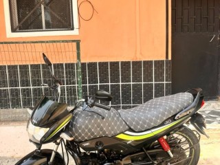 moto-hero-100-excellente-condition-phare-arriere-a-reparer-saisissez-lopportunite-sur-yawaaye