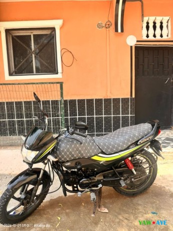 moto-hero-100-excellente-condition-phare-arriere-a-reparer-saisissez-lopportunite-sur-yawaaye-big-0