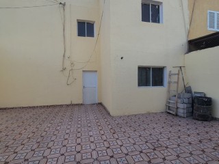 spacious-4-bedroom-home-with-large-living-room-outdoor-space-in-hodan-1-yawaaye-listing