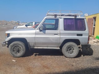toyota-land-cruiser-4x4-diesel-manuelle-chassis-court-en-excellent-etat