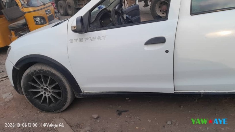 renault-sandero-automatique-excellent-etat-pret-a-rouler-sur-yawaaye-big-0