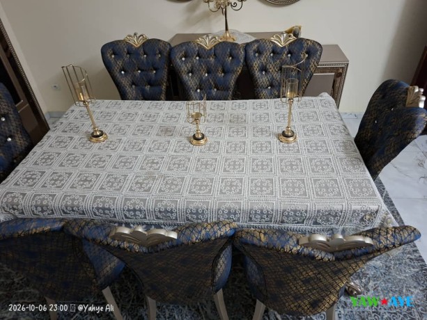 table-a-manger-8-places-living-accessoires-excellent-etat-ideale-pour-votre-maison-big-0