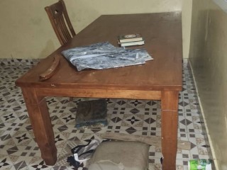 table-a-manger-doccasion-avec-3-chaises-style-et-confort-a-petit-prix-sur-yawaaye