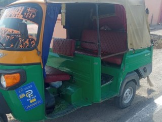 bajaj-tricycle-in-excellent-condition-grab-this-great-deal-on-yawaaye