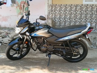 a-vendre-moto-tvs-100cc-en-excellent-etat-peu-utilisee-prete-a-rouler