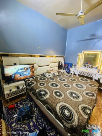 chambre-a-coucher-elegante-lit-double-armoire-coiffeuse-tout-inclus-big-1