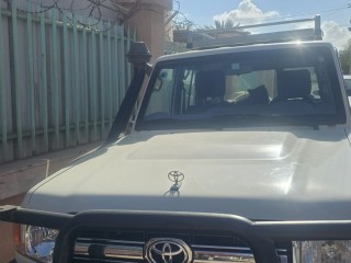 2015-toyota-land-cruiser-diesel-excellent-condition-ready-for-adventure-on-yawaaye