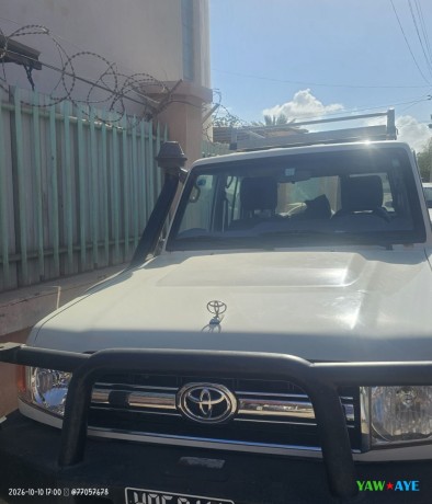 2015-toyota-land-cruiser-diesel-excellent-condition-ready-for-adventure-on-yawaaye-big-1