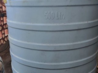 reservoir-deau-blanc-500l-en-excellent-etat-ideal-pour-vos-besoins-en-stockage