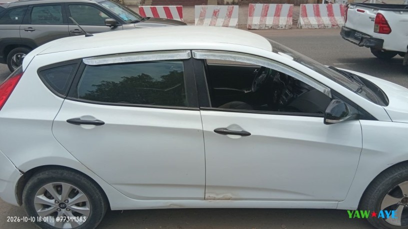 fuel-efficient-hyundai-accent-diesel-hatchback-with-automatic-transmission-for-sale-big-0