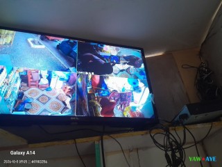 systeme-de-camera-de-surveillance-4-bornes-avec-ecran-plat