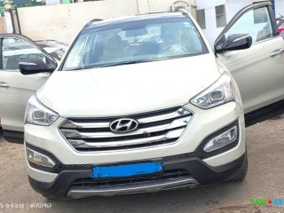 hyundai-santa-fe-2015-diesel-vehicule-bien-entretenu