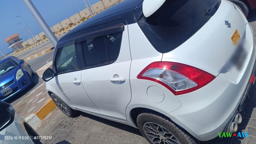 suzuki-swift-5-portes-citadine-urbaine-au-design-bicolore-big-0