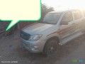 toyota-hilux-double-cabine-diesel-carrosserie-argentee-avec-bandes-rouges-small-0