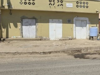 deux-locaux-commerciaux-de-20-m2-avec-sanitaires-a-if-iyo-aakhiiri