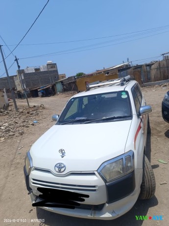 toyota-probox-blanche-vehicule-pratique-et-economique-big-0