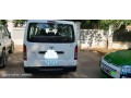 minibus-2023-en-tres-bon-etat-ideal-pour-le-transport-de-personnes-small-0