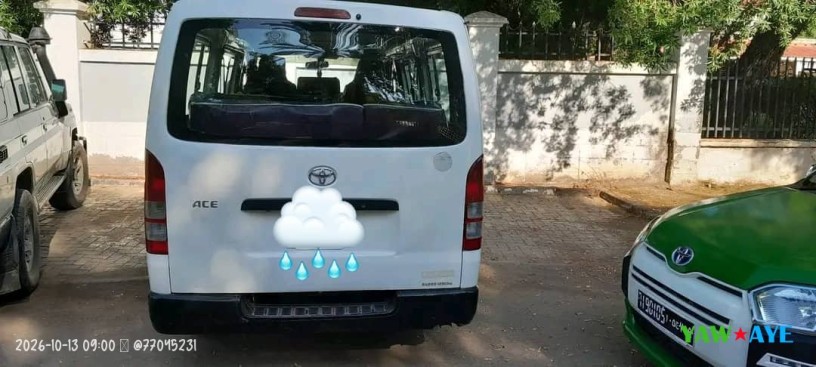 minibus-2023-en-tres-bon-etat-ideal-pour-le-transport-de-personnes-big-1