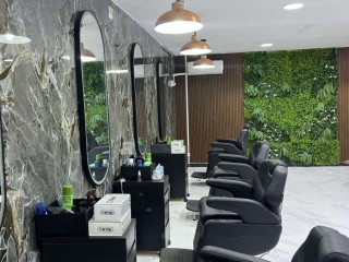 materiel-complet-de-salon-de-coiffure-pour-hommes