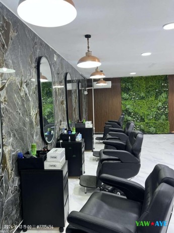 materiel-complet-de-salon-de-coiffure-pour-hommes-big-1