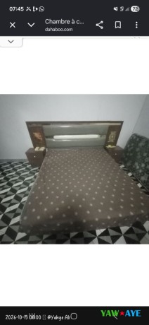 meuble-de-couchage-pour-chambre-a-coucher-en-excellent-etat-big-0