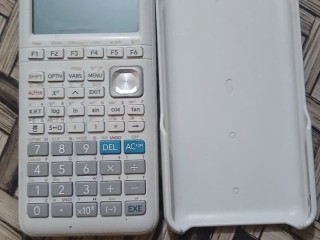 calculatrice-graphique-neuve-fournie-avec-programmes-complets
