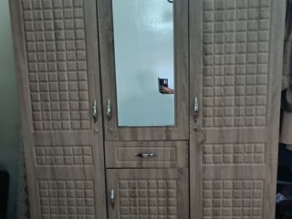 armoire-grande-et-moderne-en-excellent-etat