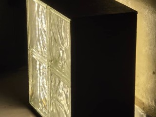 table-decorative-avec-eclairage-led-faite-main-en-bon-etat