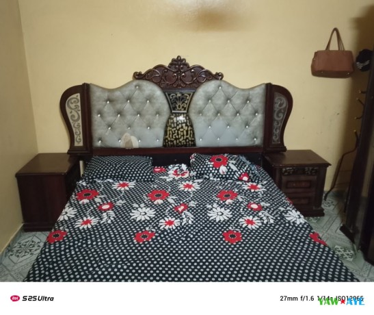 chambre-a-coucher-complete-avec-armoire-grand-lit-et-climatiseur-big-0