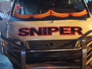 minibus-toyota-avec-moteur-neuf-disponible-en-bon-etat