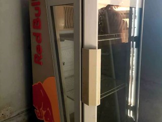 refrigerateur-red-bull-300l-a-porte-vitree-1-an-dutilisation
