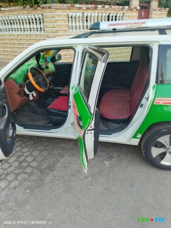 toyota-probox-essence-vehicule-doccasion-en-bon-etat-big-0