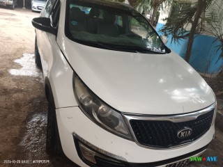 kia-sportage-blanche-boite-automatique-vehicule-en-bon-etat