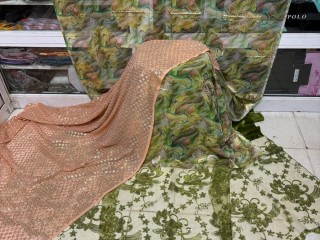 tissu-en-soie-avec-accessoires-inclus-disponible-a-la-location