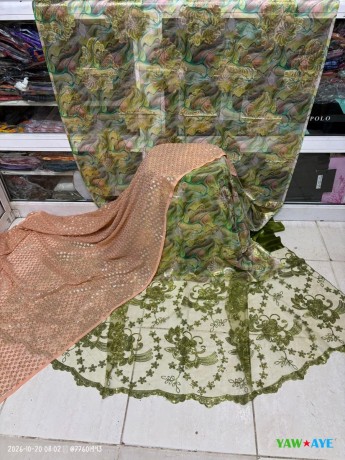 tissu-en-soie-avec-accessoires-inclus-disponible-a-la-location-big-0