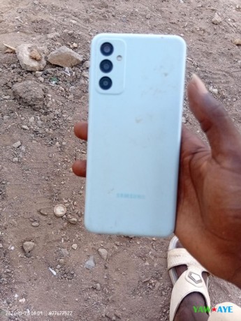 smartphone-samsung-a02-en-bon-etat-modele-economique-big-0