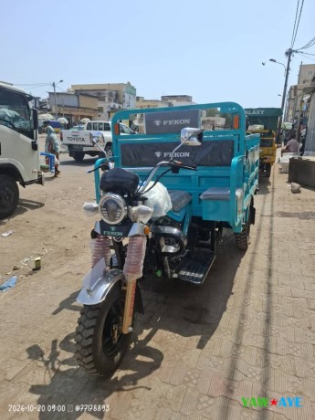 moto-bajaj-tricycle-neuf-avec-remorque-et-toit-integre-big-0