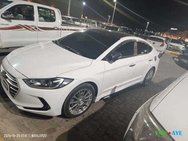 hyundai-avante-2018-diesel-blanche-en-tres-bon-etat-big-1