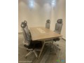 ensemble-salle-de-reunion-table-en-bois-clair-et-4-chaises-ergonomiques-neuves-small-1
