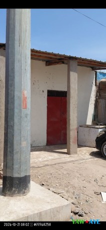 local-commercial-bien-situe-sur-route-principale-a-hayabley-pk12-big-0