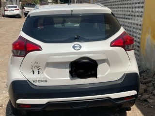 nissan-kicks-2019-blanc-vehicule-en-excellent-etat