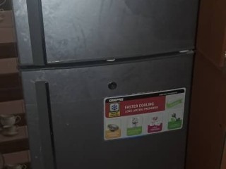 refrigerateur-geepas-tres-economique-avec-table-de-support-offerte