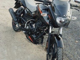 moto-bajaj-pulsar-150cc-en-tres-bon-etat-fiable-et-economique