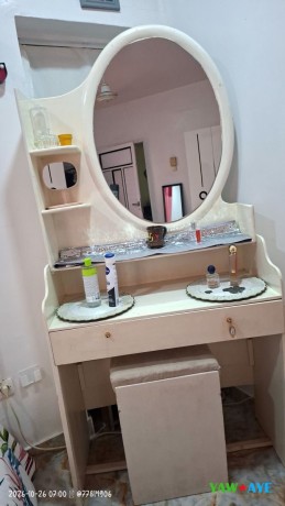 coiffeuse-en-bon-etat-a-vendre-ideale-pour-chambre-ou-dressing-big-1