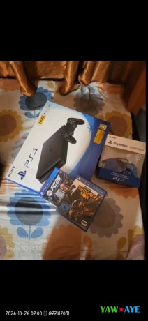 playstation-4-slim-avec-jeu-fifa-26-quasi-neuve-utilisee-un-mois-big-1