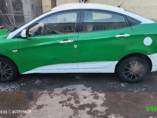 hyundai-accent-avec-climatisation-fonctionnelle-et-conduite-agreable