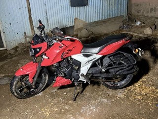 moto-tvs-apache-160-annee-2025-rouge-en-tres-bon-etat-a-djibouti