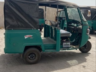 bajaj-en-bon-etat-ayant-roule-3-mois-ideal-pour-activite-commerciale
