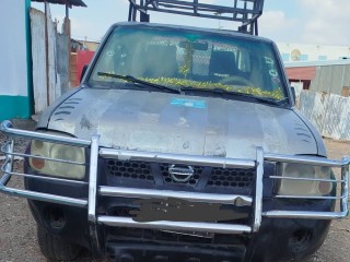 pick-up-nissan-hardbody-en-tres-bon-etat-et-bien-entretenu