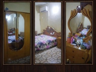 chambre-a-coucher-complete-en-bois-en-bon-etat-lit-armoire-et-coiffeuse
